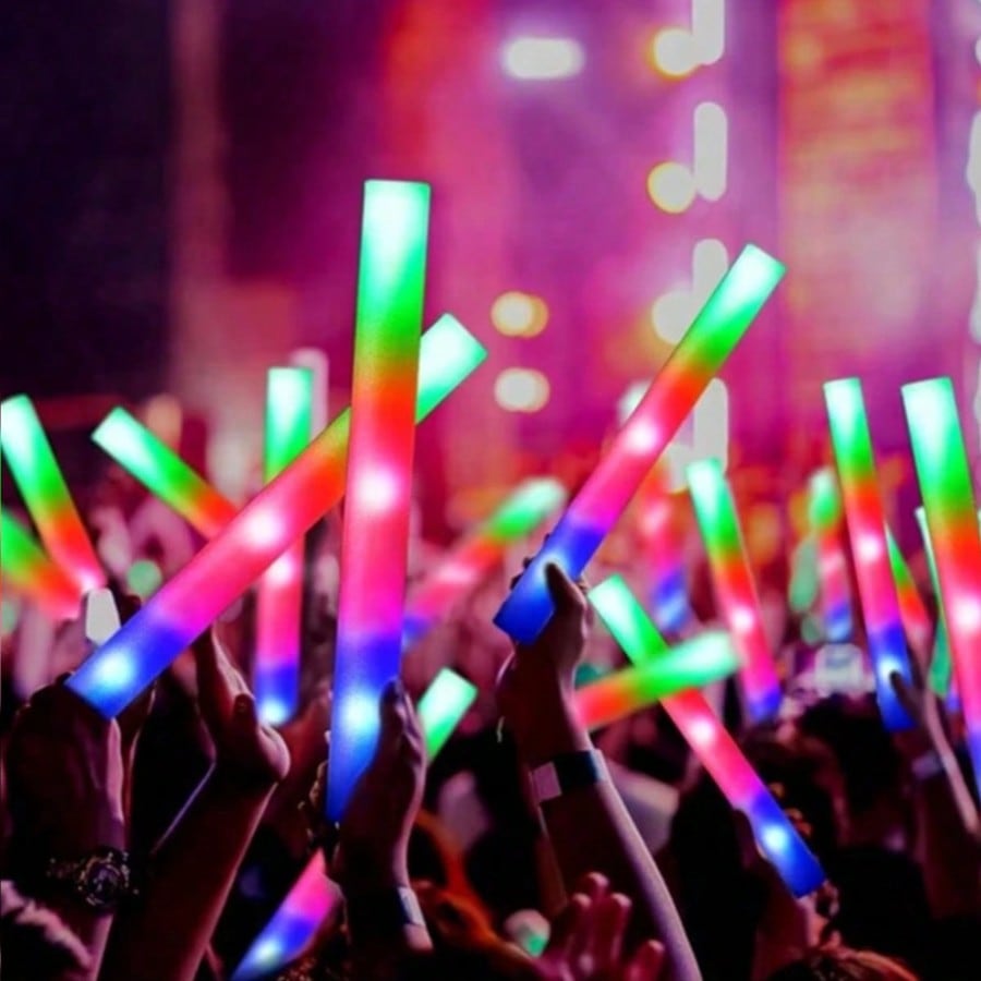 105 PCS Foam Glow Sticks Bulk  - Flashing Led Foam Sticks Party recension och pris